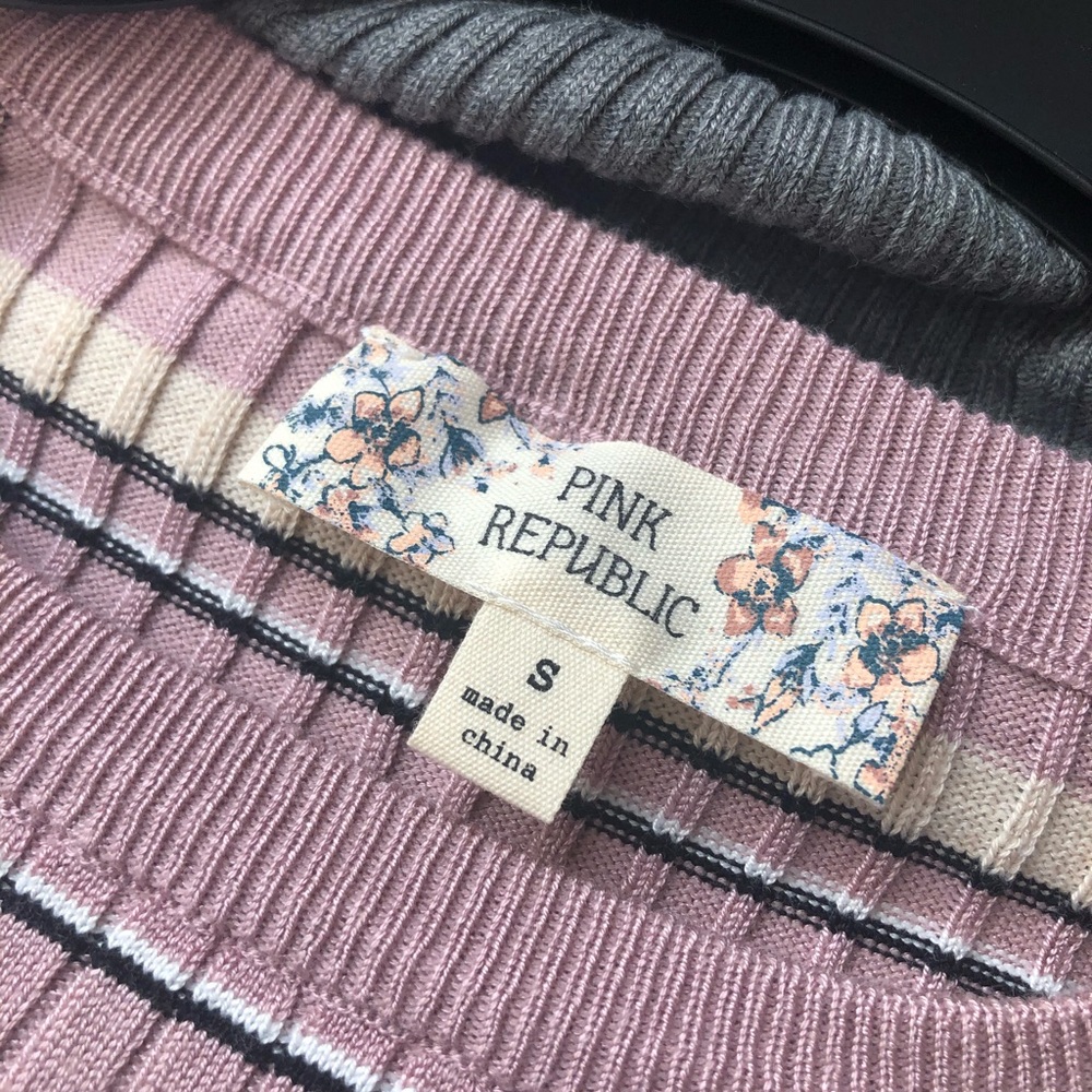 Pink Republic Crewneck Pullover Sweater - Picture 3 of 3